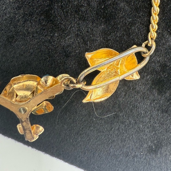 Mid 20th century Gold and Blue Vintage Necklace set with Floral Accents - Picture 5 of 5